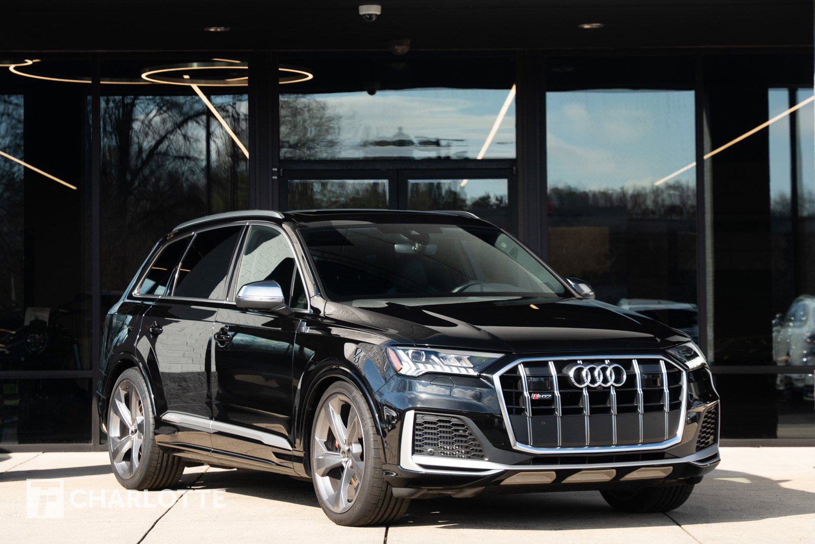Used 2023 Audi SQ7 Premium Plus w/ Towing Package image 1
