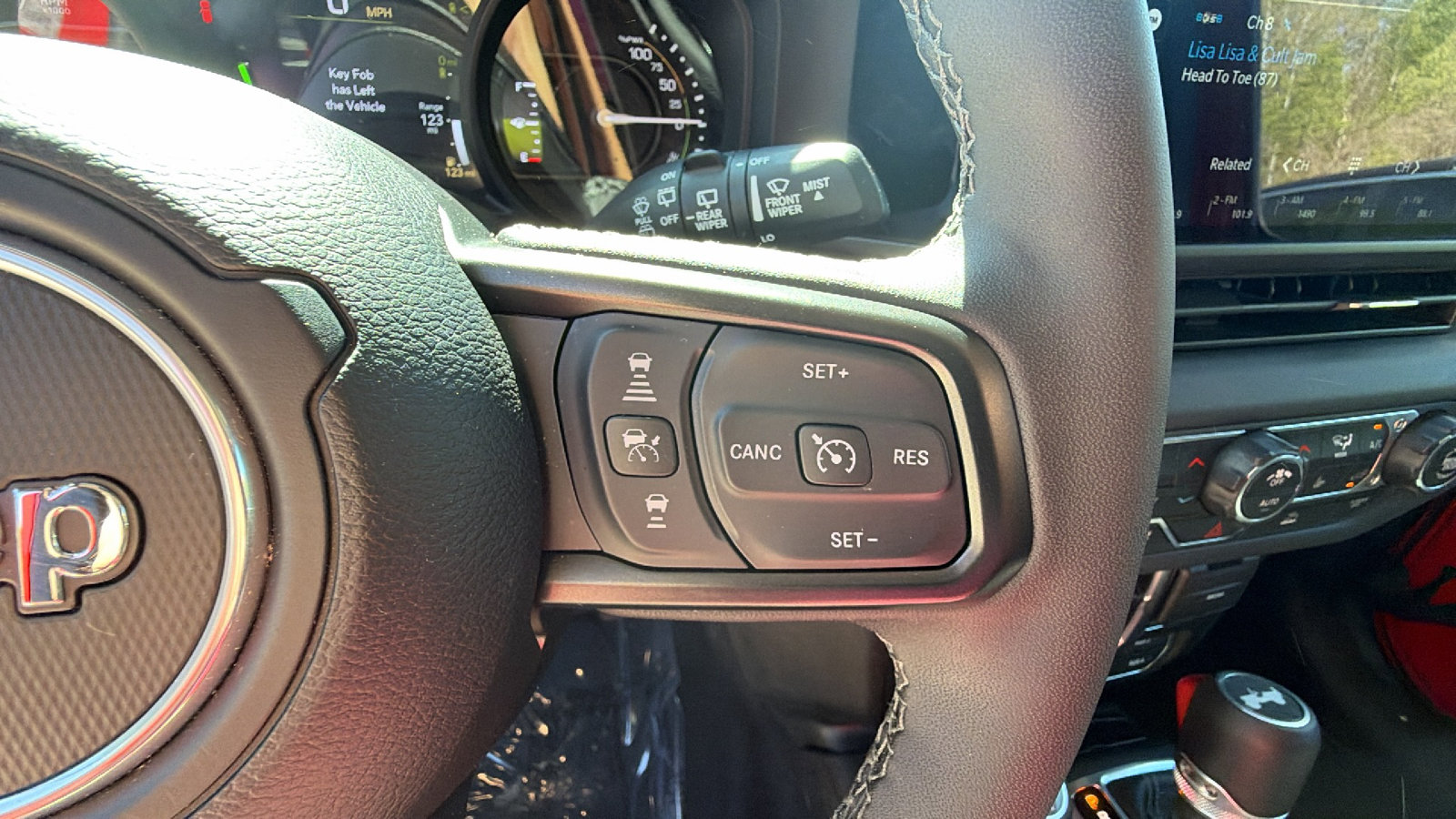 Used 2025 Jeep Wrangler Unlimited Rubicon 4xe w/ Convenience Group AWD/4WD image 28