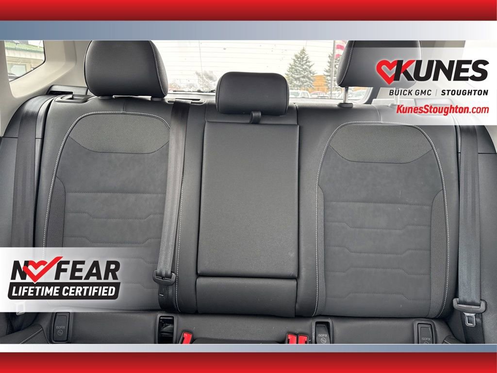 Used 2025 Volkswagen Taos SE image 30