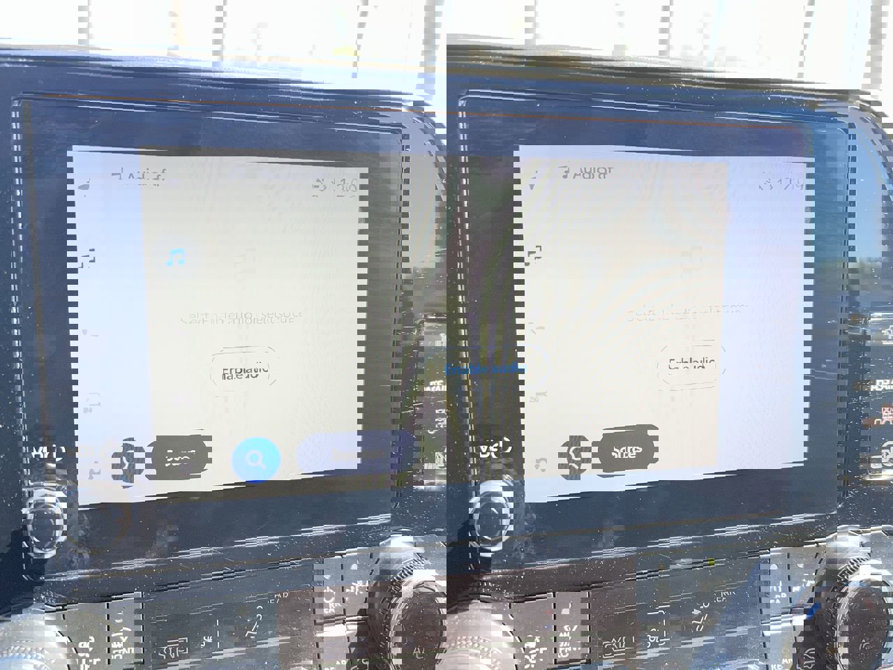 Used 2024 Toyota Highlander LE AWD/4WD image 23