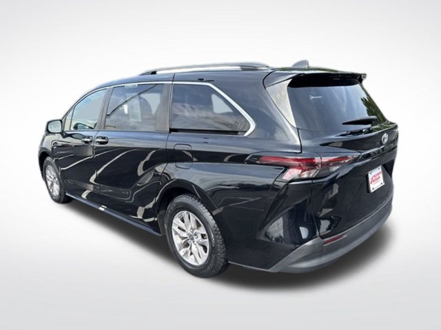 Used 2023 Toyota Sienna XLE FWD image 6