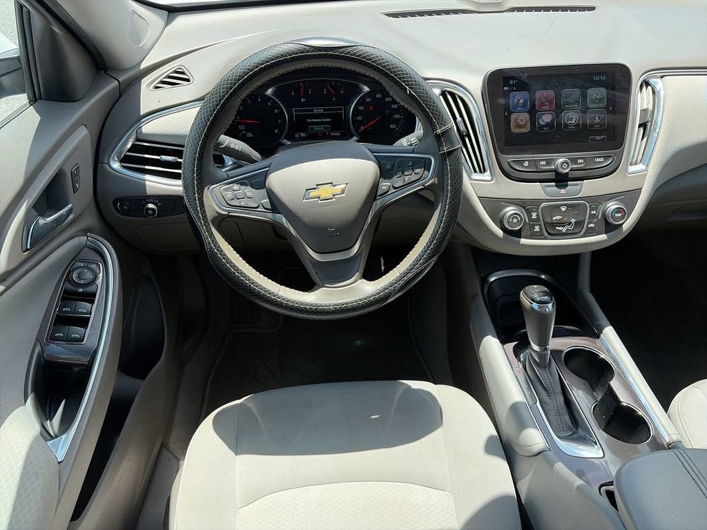 Used 2017 Chevrolet Malibu LT FWD image 10