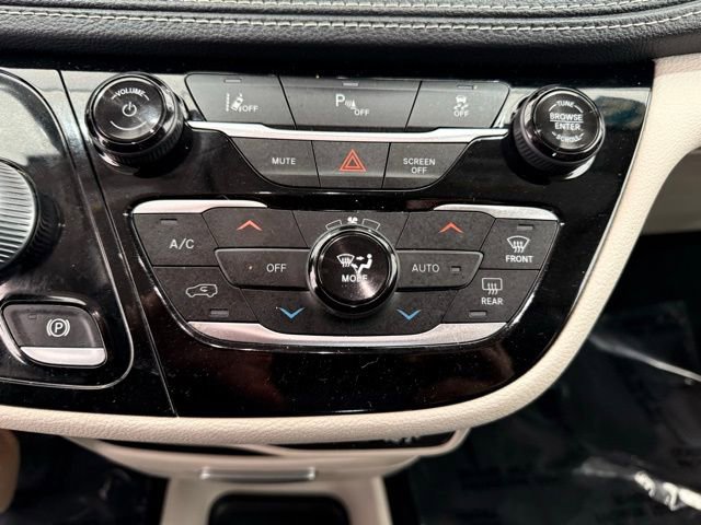 Used 2022 Chrysler Pacifica Touring-L image 49