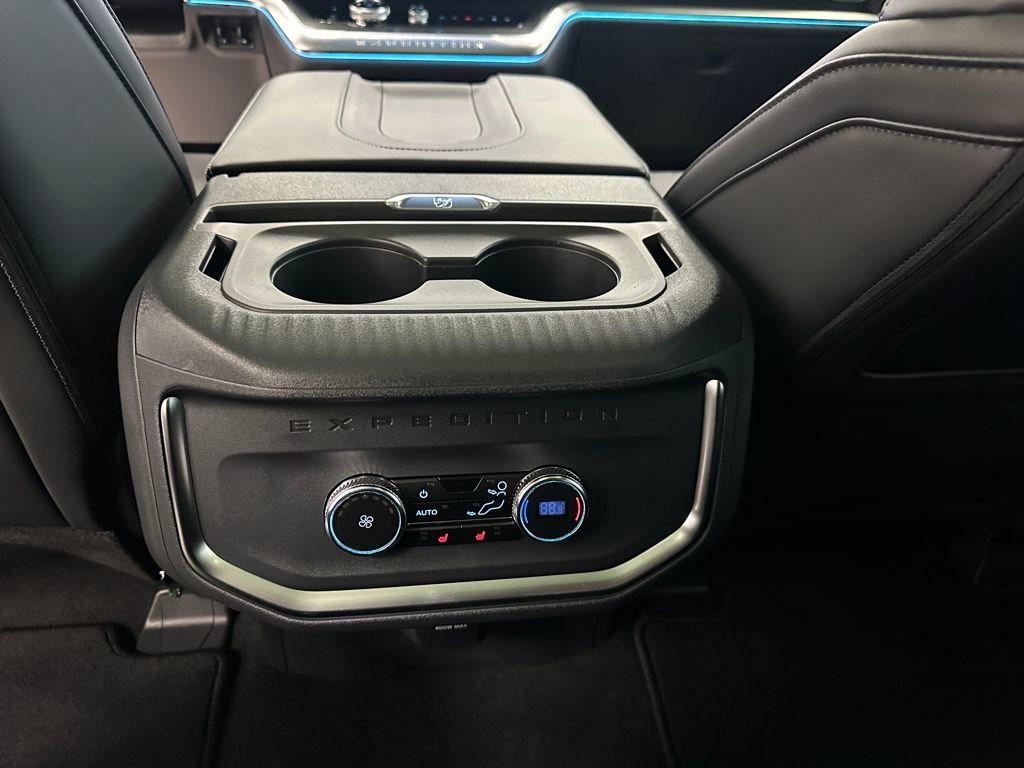 New 2025 Ford Expedition Platinum w/ Stealth Performance Package image 19