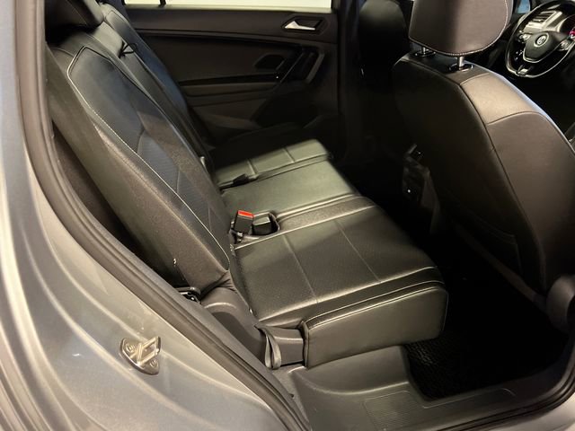 Used 2021 Volkswagen Tiguan SE R-Line image 12