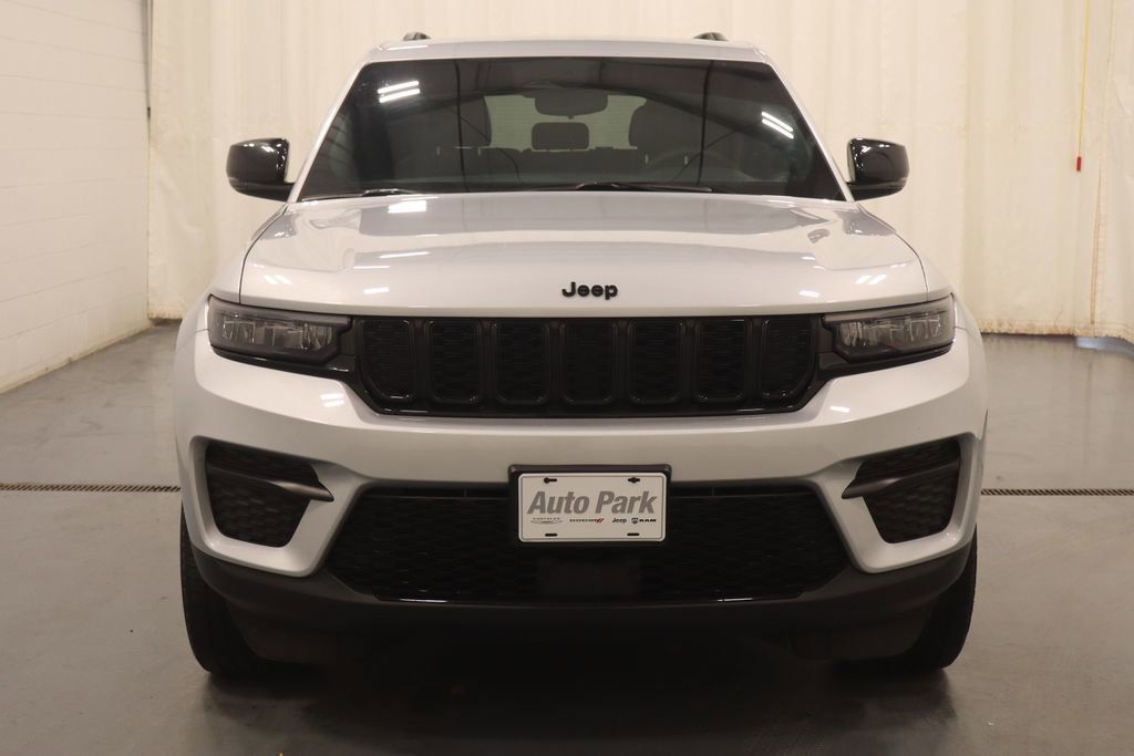 Certified 2023 Jeep Grand Cherokee Altitude image 4