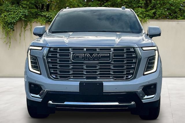 Used 2026 GMC Yukon Denali w/ Sun & Power Step Package AWD/4WD image 2