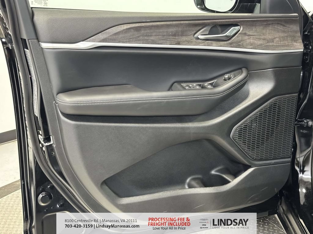 New 2026 Jeep Grand Cherokee Altitude AWD/4WD image 15