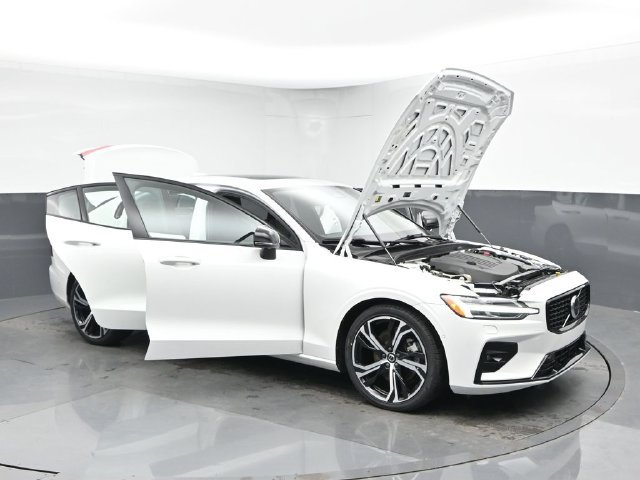 Used 2025 Volvo S60 B5 Plus FWD image 51