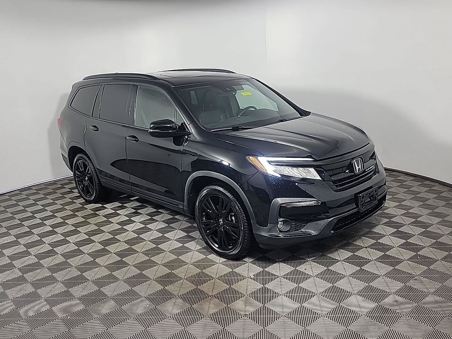 Certified 2022 Honda Pilot Black Edition image 2