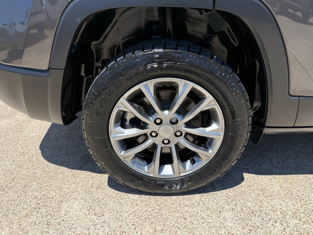 Used 2021 Jeep Cherokee Latitude Lux w/ Sun & Sound Group FWD image 13
