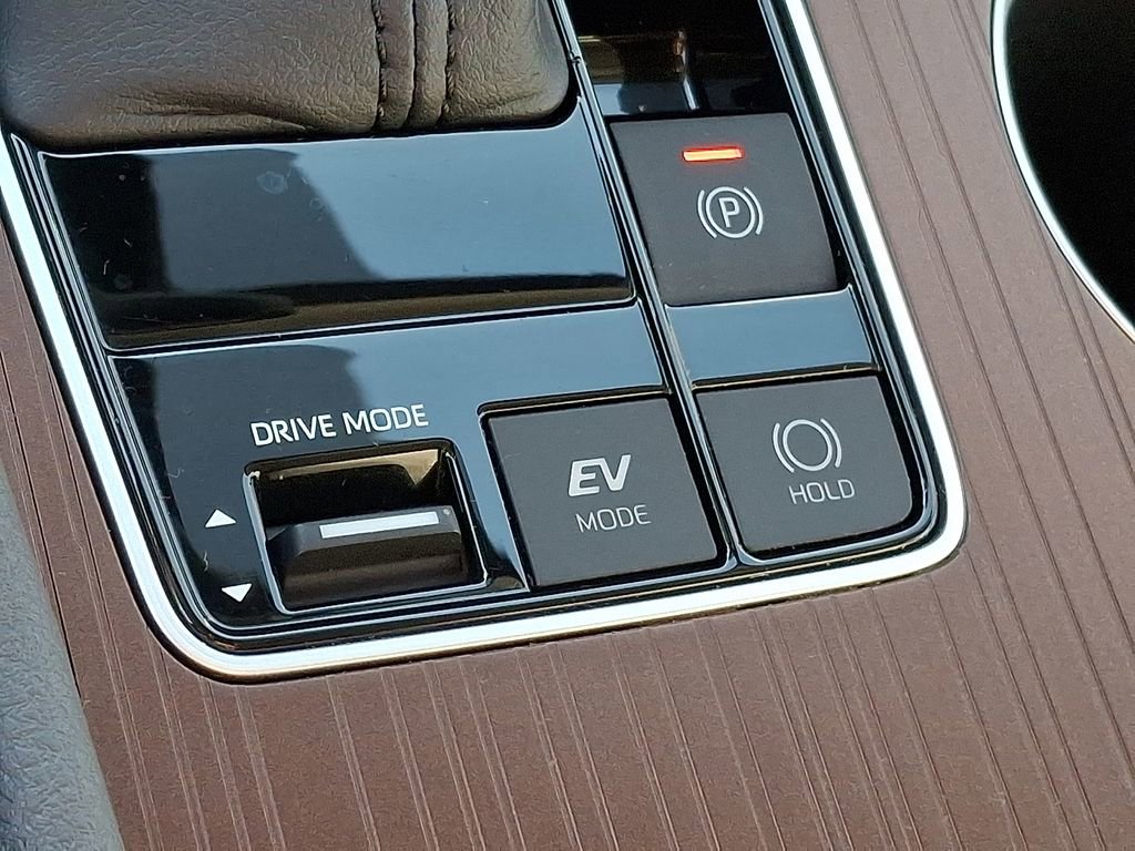 Used 2022 Toyota Sienna XLE image 24