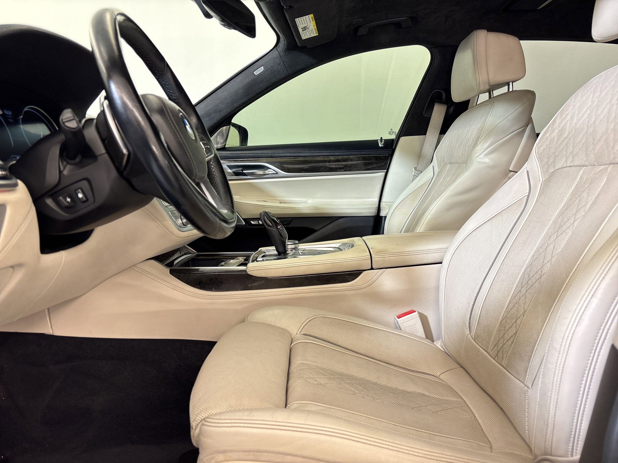 Used 2016 BMW 750i image 5