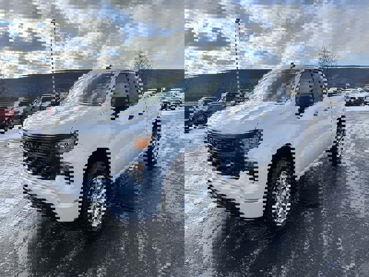 Used 2023 Chevrolet Silverado 1500 Custom image 3