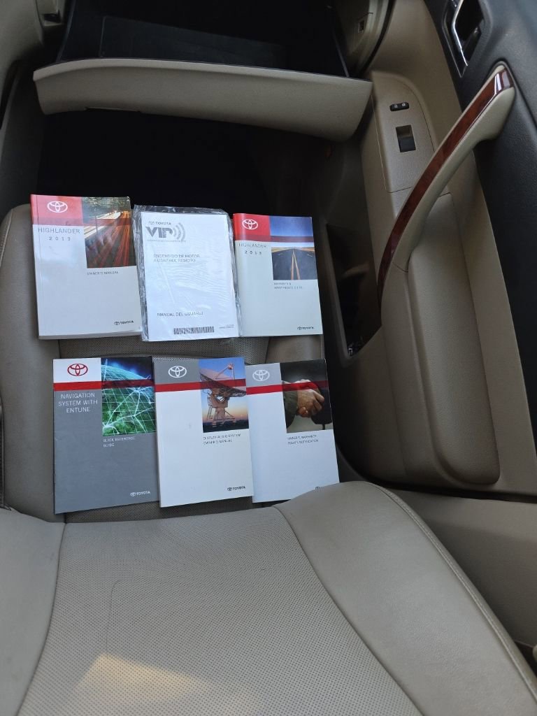 Used 2013 Toyota Highlander Limited image 24