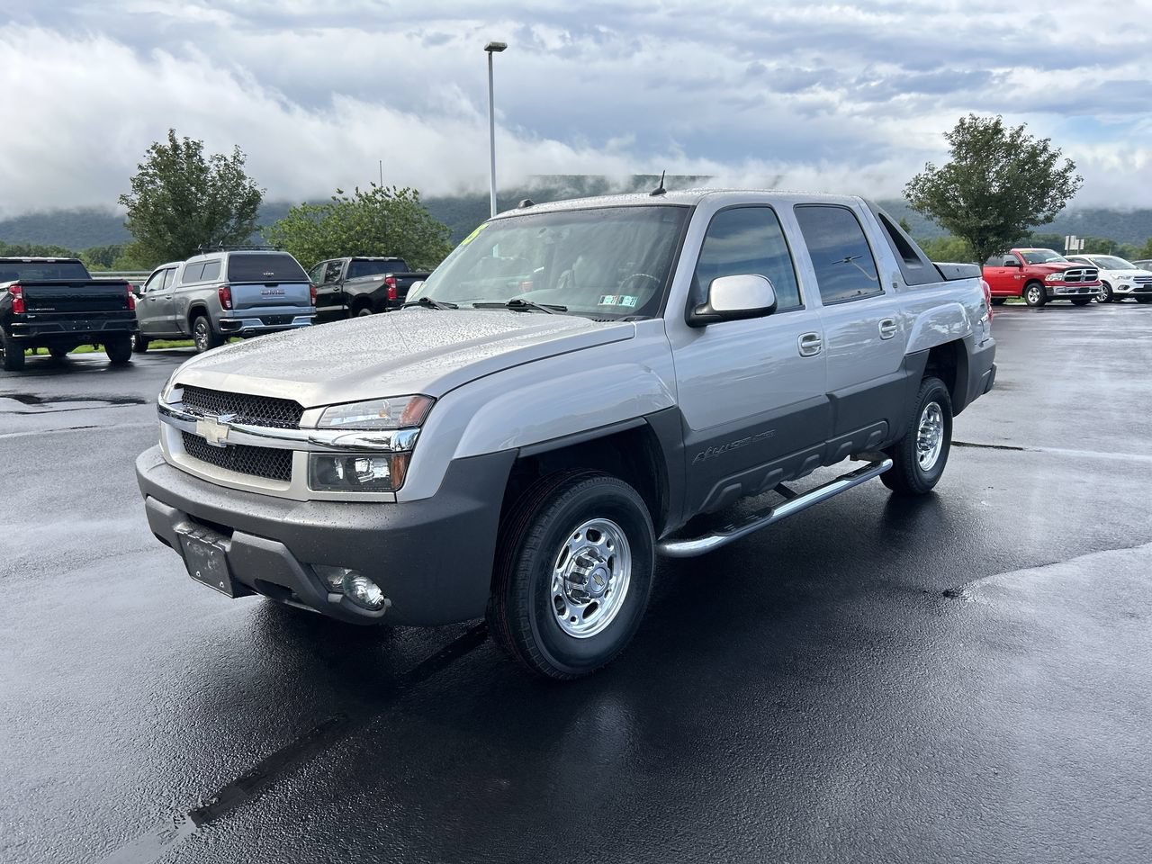 Used 2005 Chevrolet Avalanche 2500 w/ Preferred Equipment Group AWD/4WD image 3