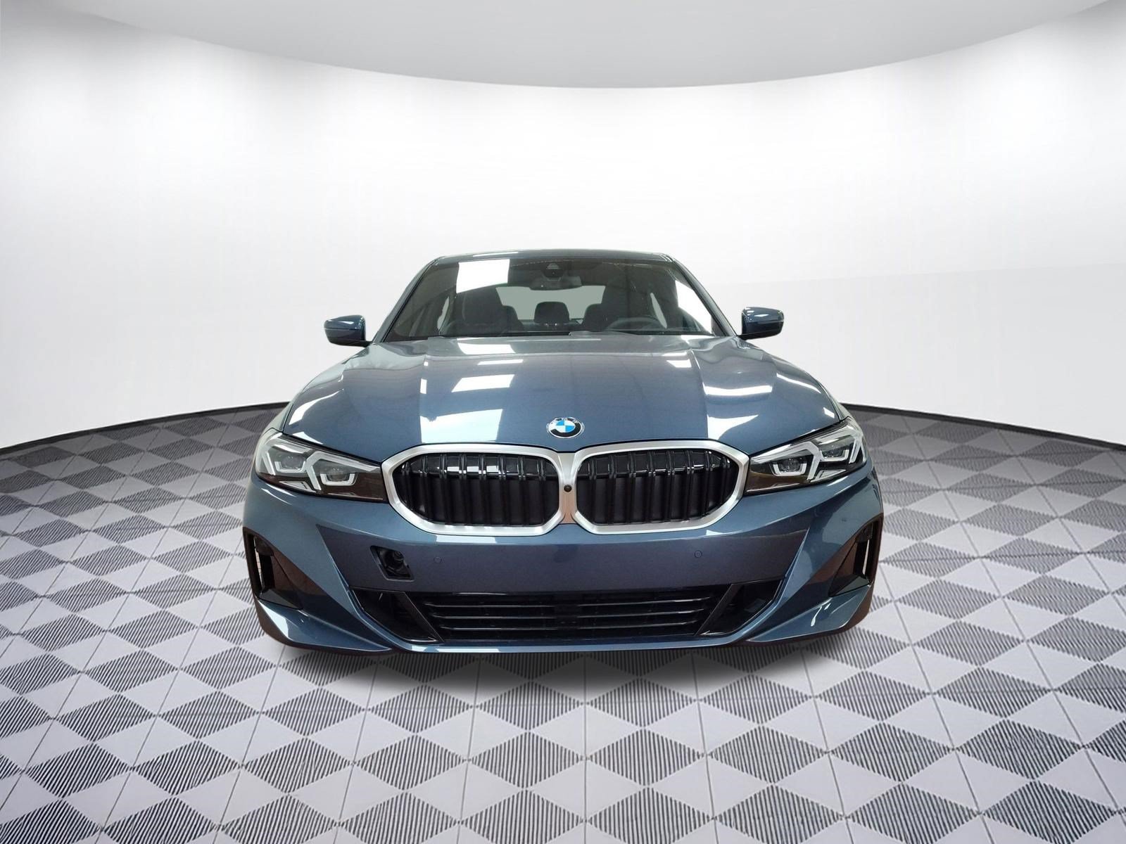 Used 2026 BMW 330i xDrive Sedan w/ Premium Package AWD/4WD image 5