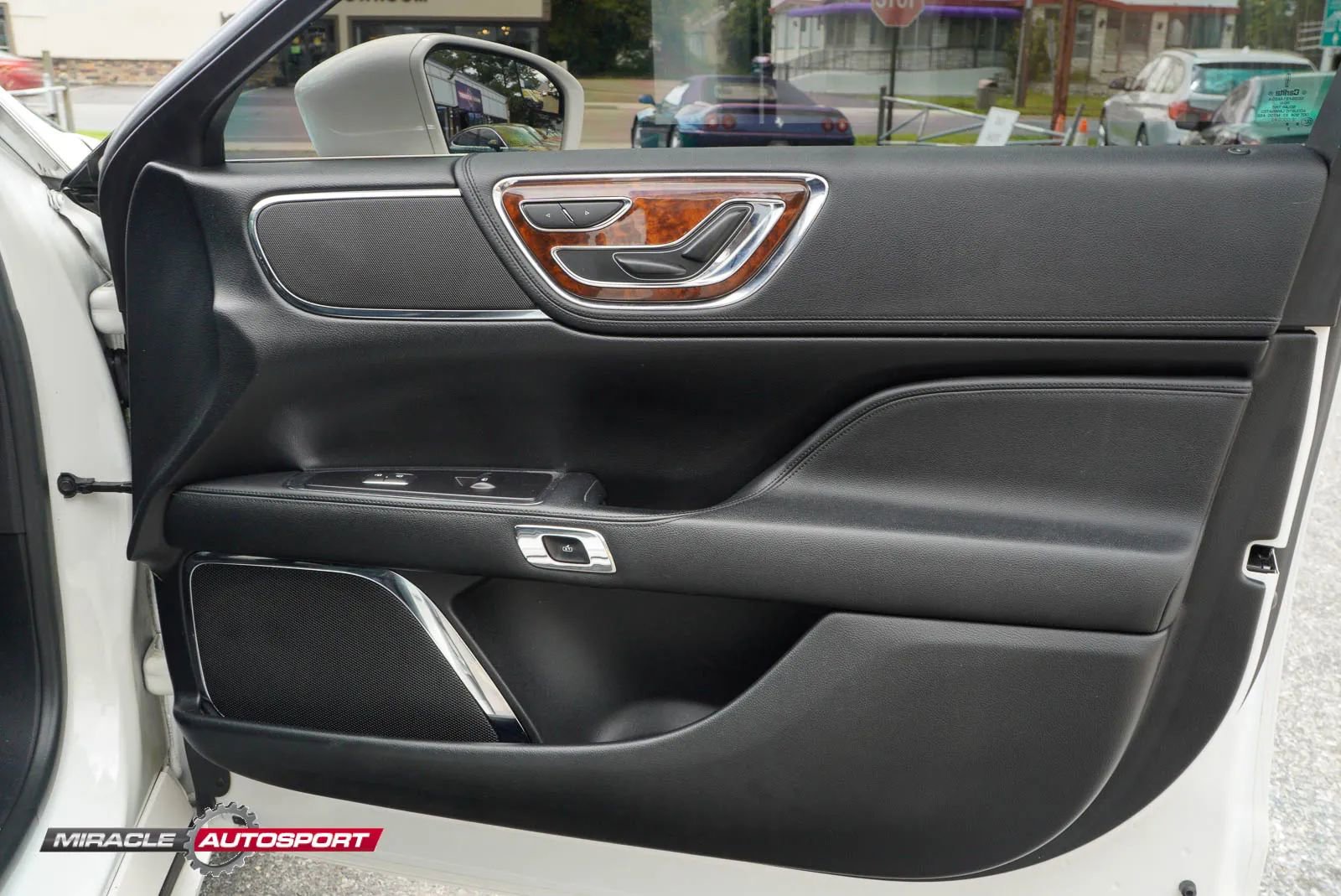 Used 2018 Lincoln Continental Premiere FWD image 28
