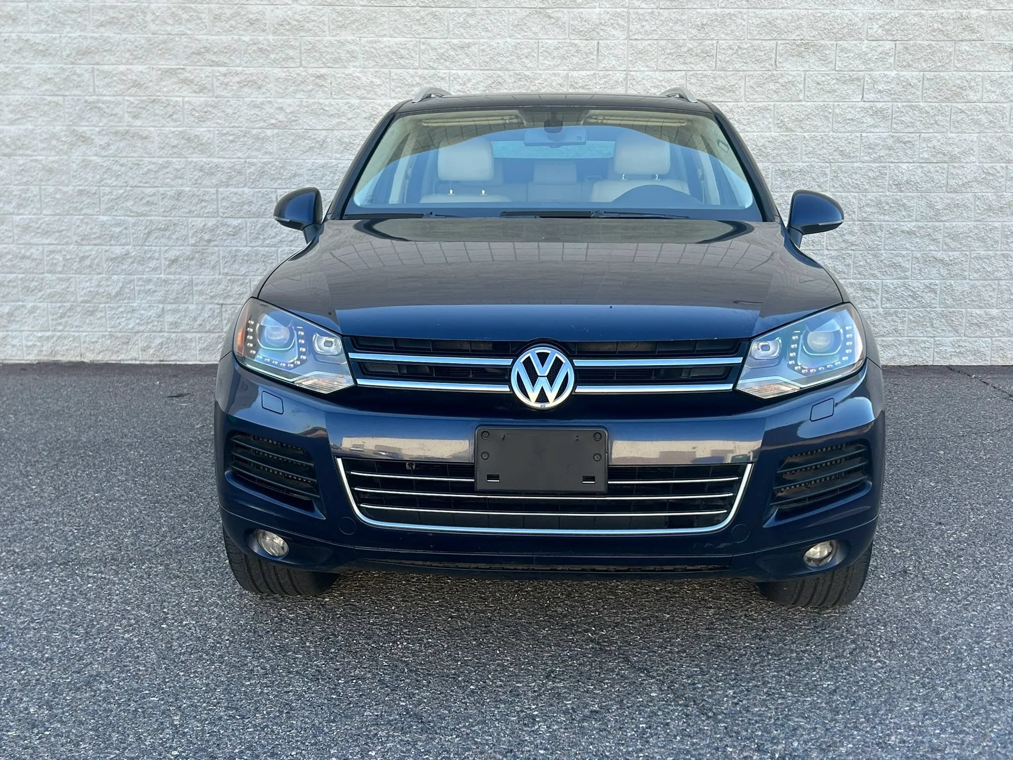 Used 2013 Volkswagen Touareg TDI AWD/4WD image 2