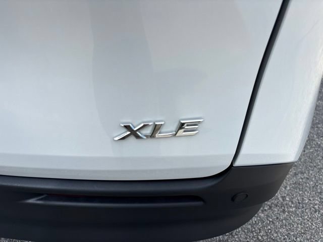 Used 2026 Toyota Sienna XLE FWD image 5