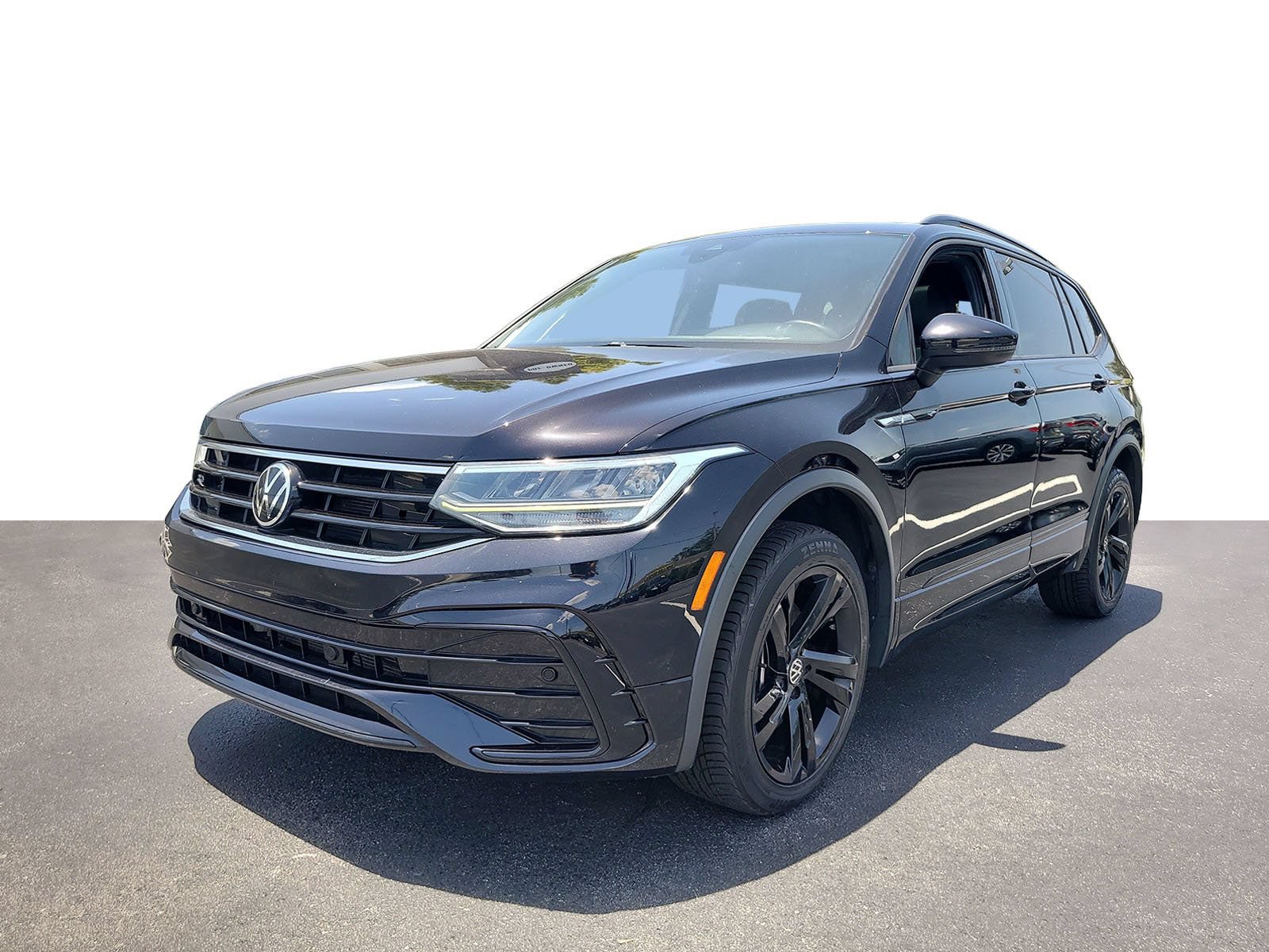 Used 2023 Volkswagen Tiguan SE R-Line FWD image 2