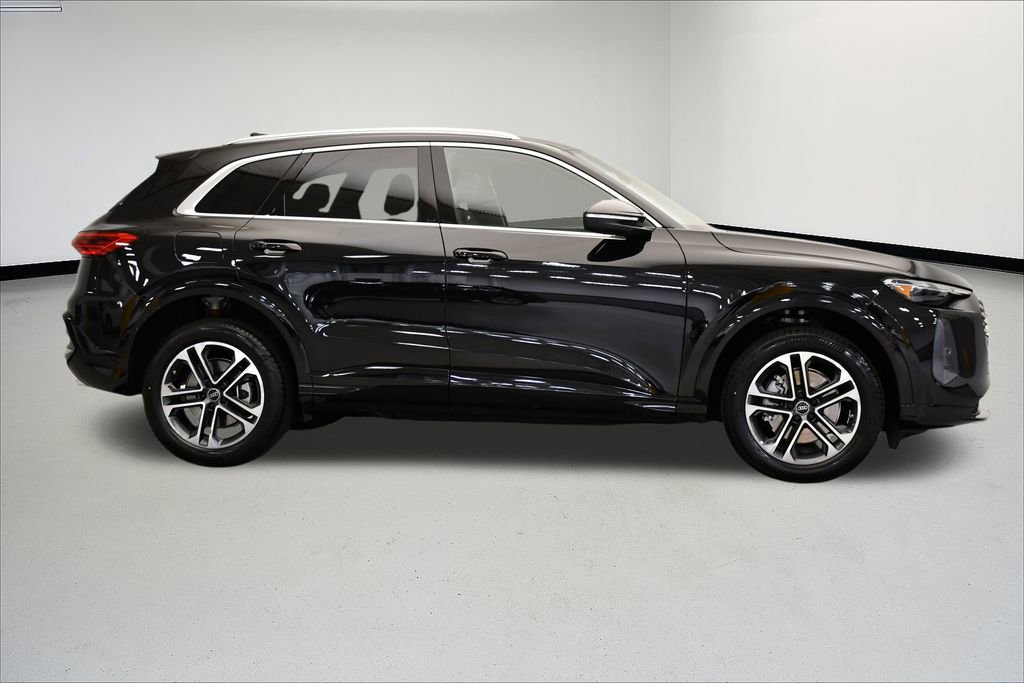 Used 2025 Audi Q5 Premium w/ Convenience Package image 6