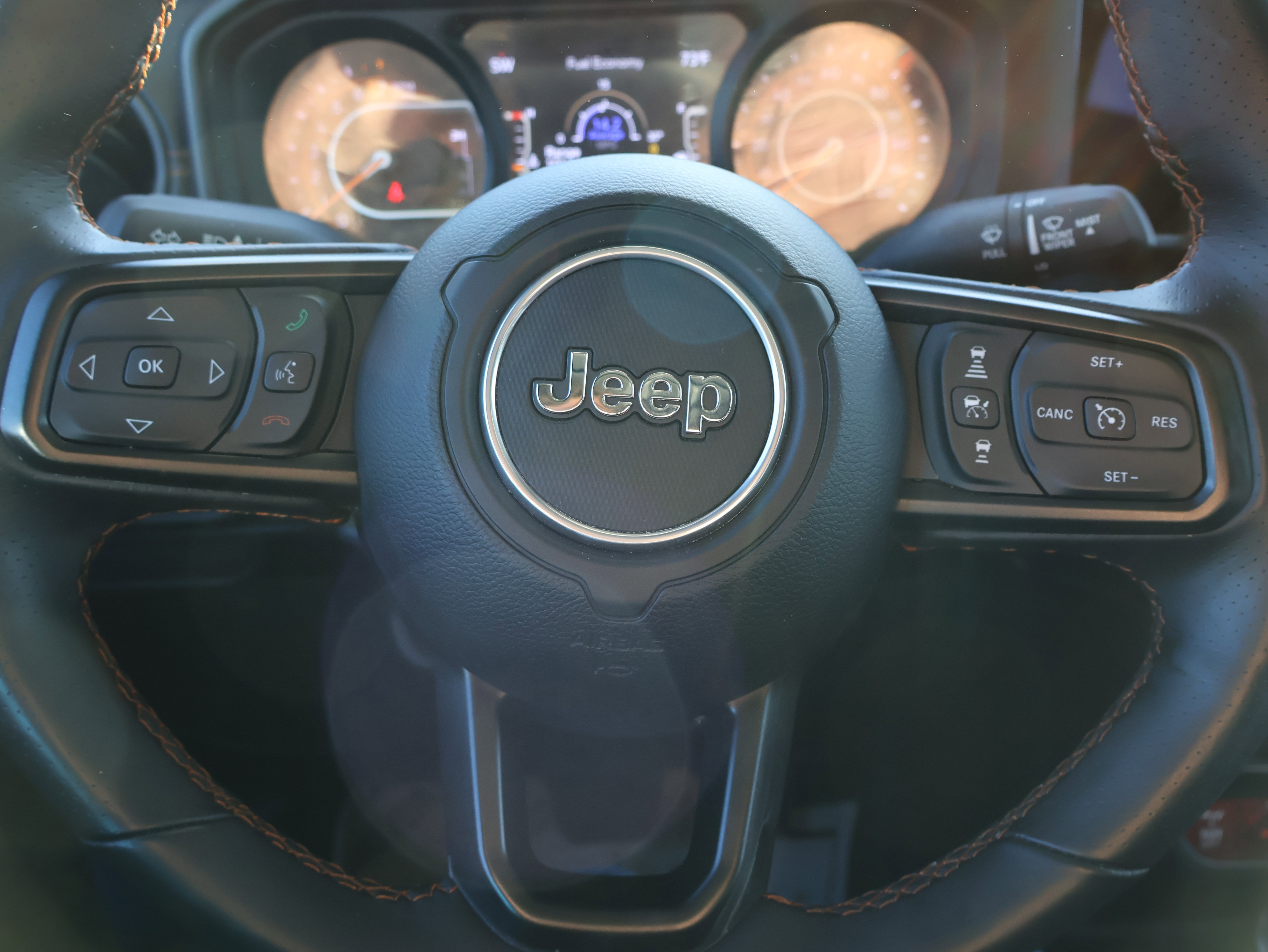 Used 2024 Jeep Gladiator Mojave w/ Technology Group image 32