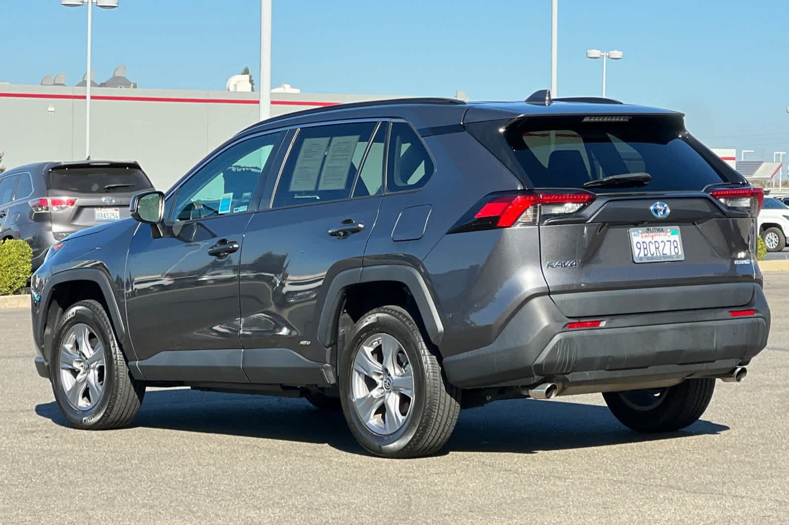 Certified 2022 Toyota RAV4 LE AWD/4WD image 7