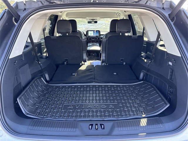 New 2026 Lincoln Aviator AWD w/ Jet Appearance Package image 12