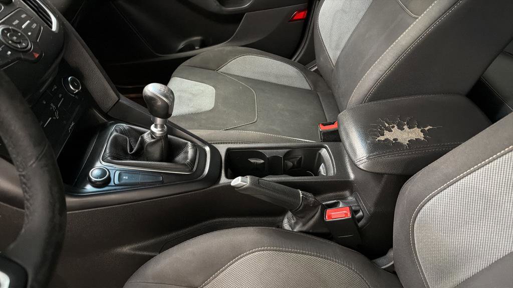 Used 2016 Ford Focus ST image 26