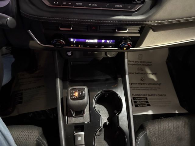 Certified 2025 Nissan Rogue SV image 21