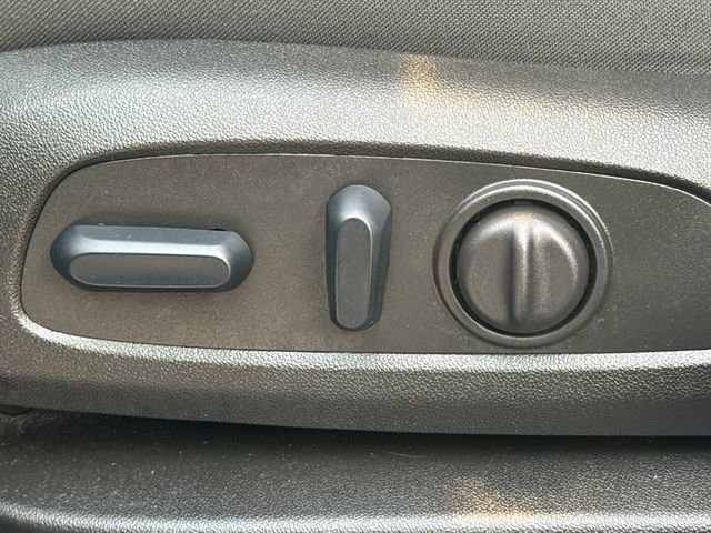 Used 2023 GMC Acadia SLE w/ Driver Convenience Package FWD image 24