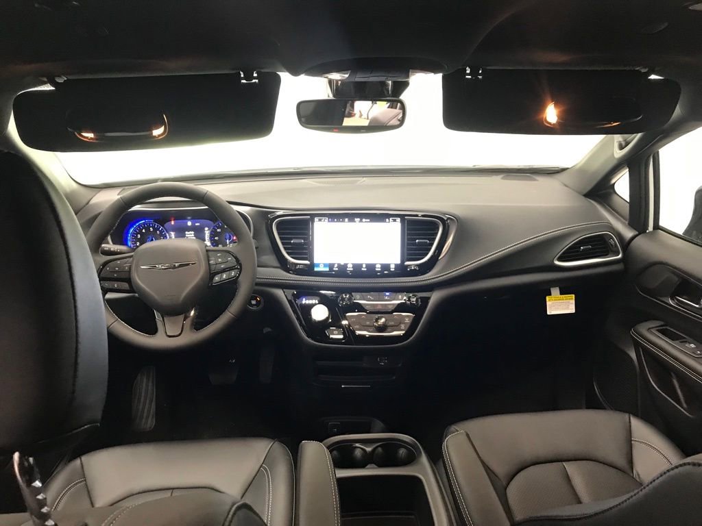 New 2026 Chrysler Pacifica Select w/ S Appearance Package AWD/4WD image 32