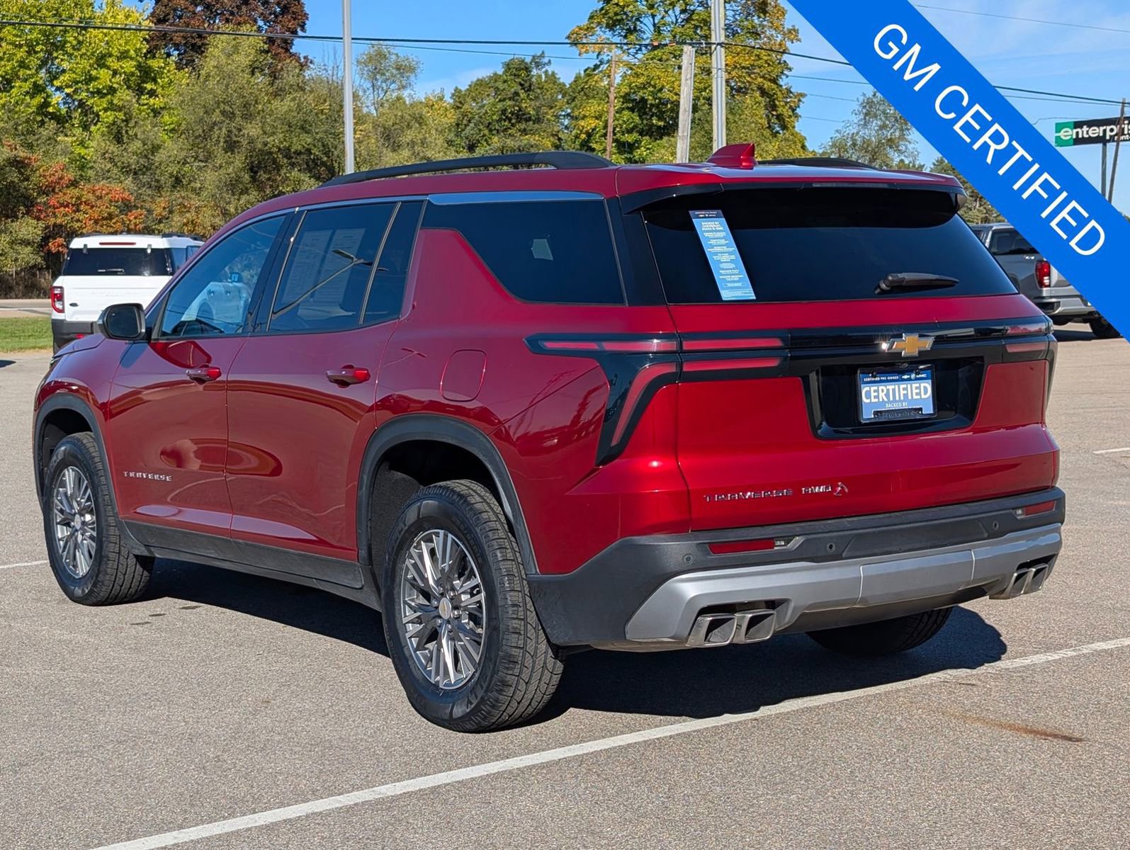 Used 2025 Chevrolet Traverse LT image 6