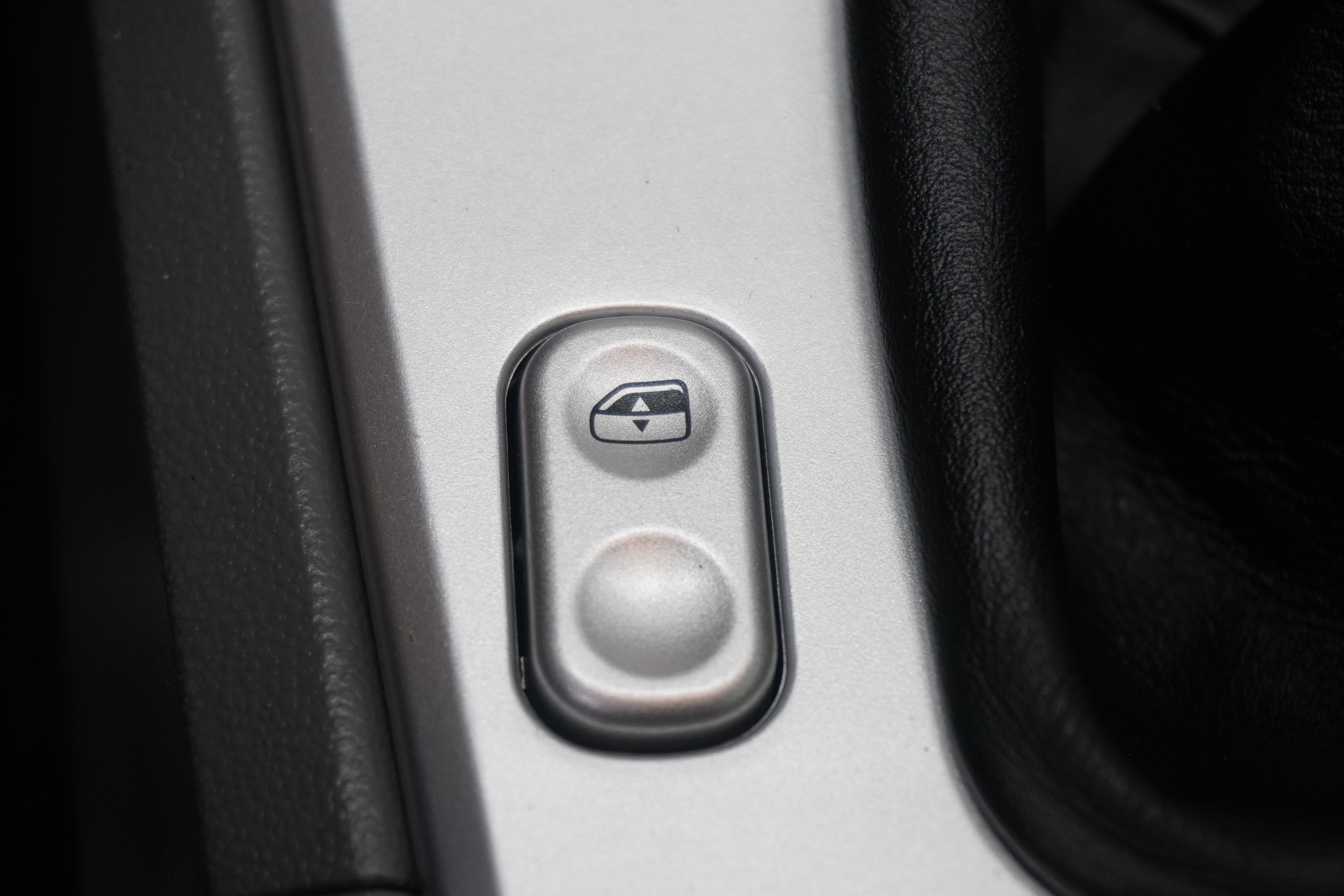 Used 2004 Chrysler Crossfire Coupe image 19