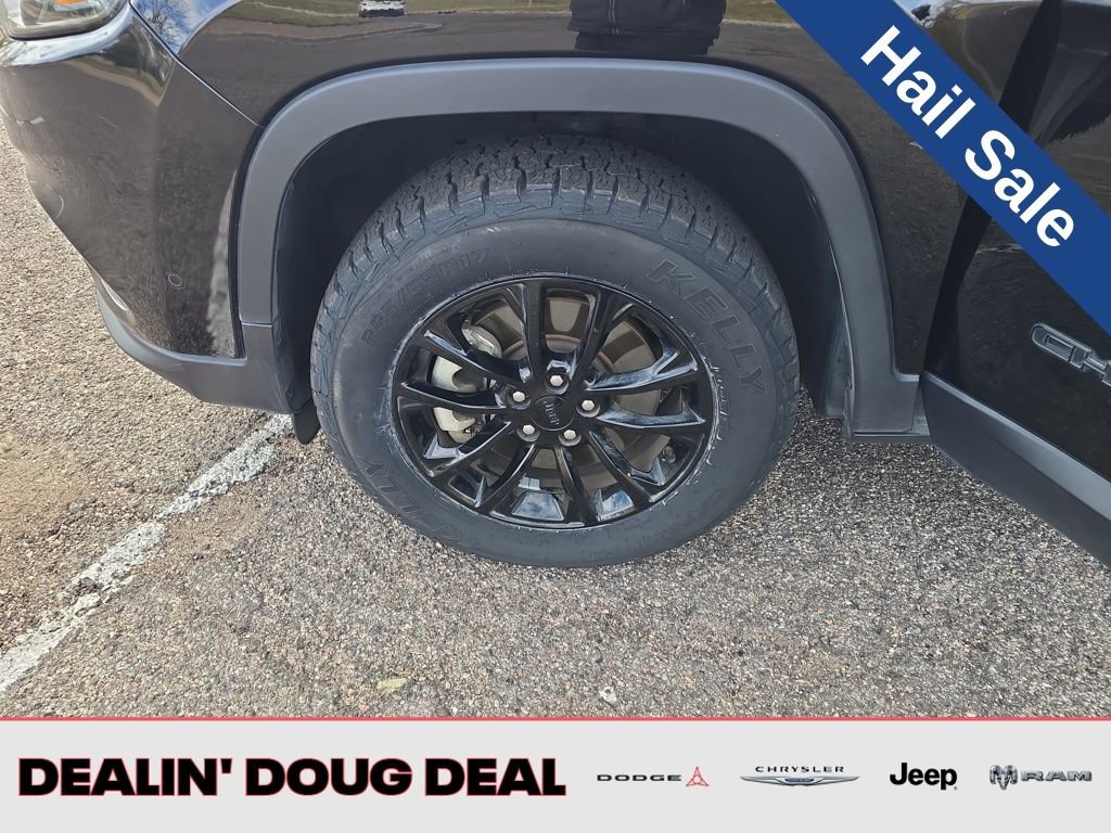 Used 2023 Jeep Cherokee Altitude Lux image 27