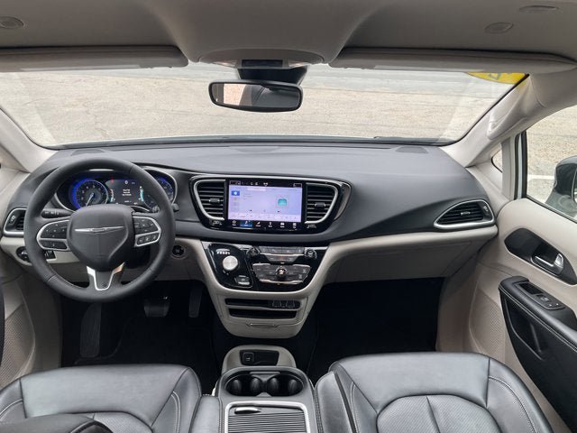 Used 2024 Chrysler Pacifica Touring-L image 14