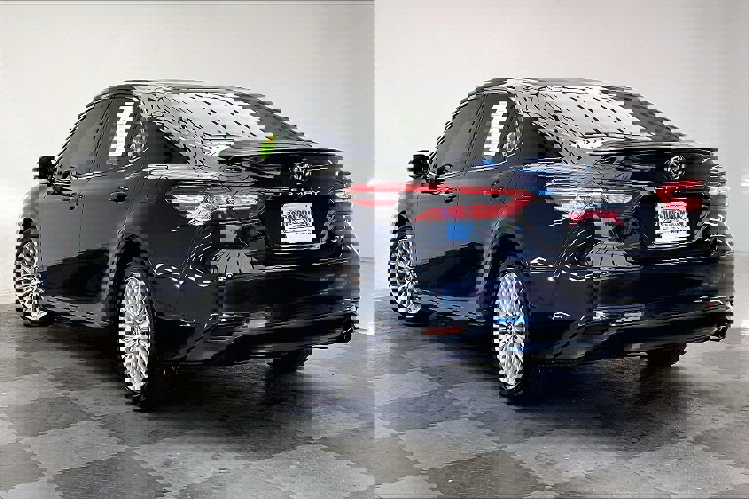 Used 2018 Toyota Camry XLE image 10