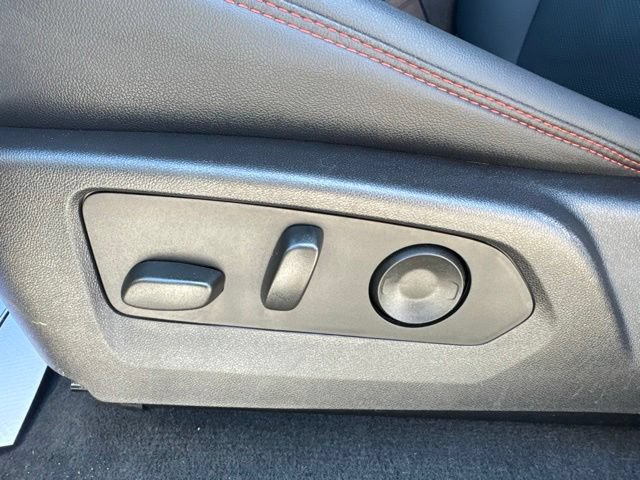 Certified 2025 Chevrolet Colorado Z71 w/ Midnight Edition AWD/4WD image 13