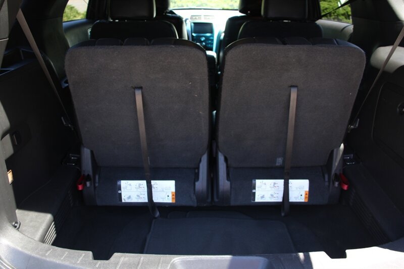 Used 2015 Ford Explorer XLT w/ Equipment Group 202B AWD/4WD image 18