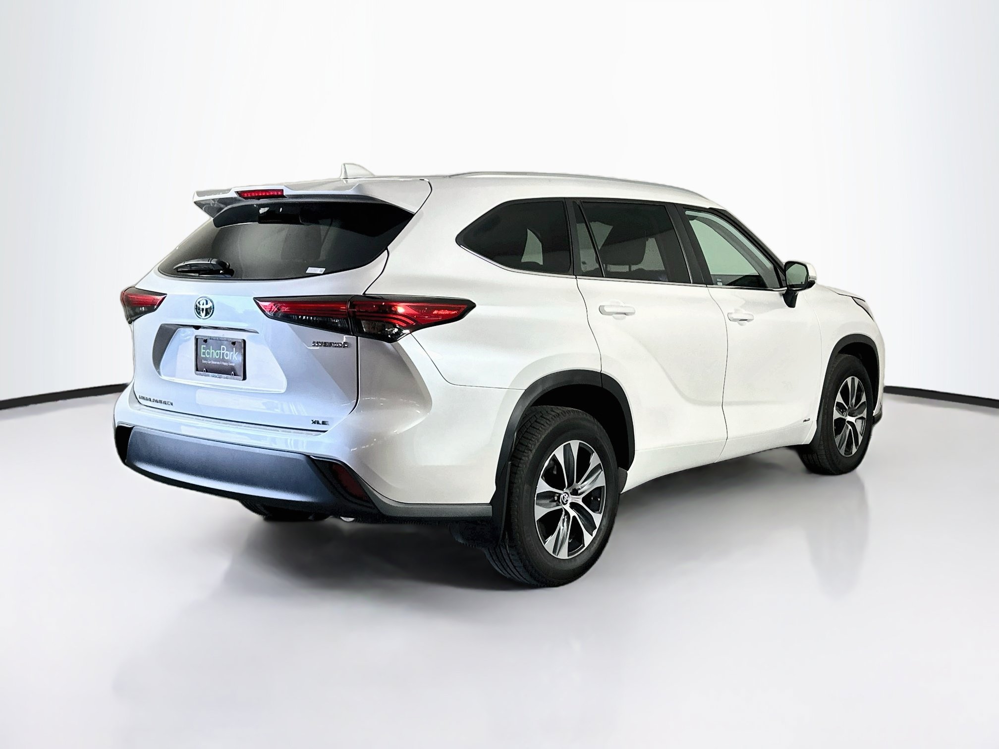Used 2023 Toyota Highlander XLE AWD/4WD image 9