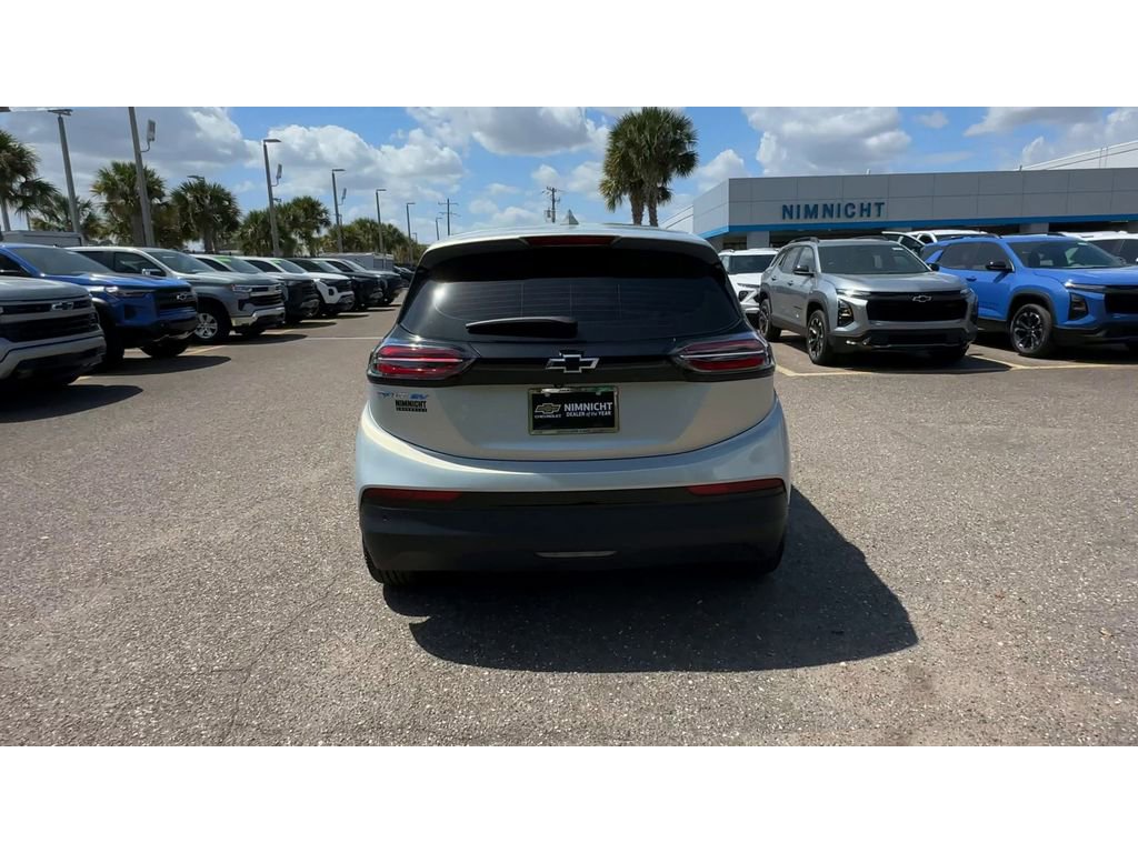 Used 2022 Chevrolet Bolt LT w/ Infotainment Package FWD image 3