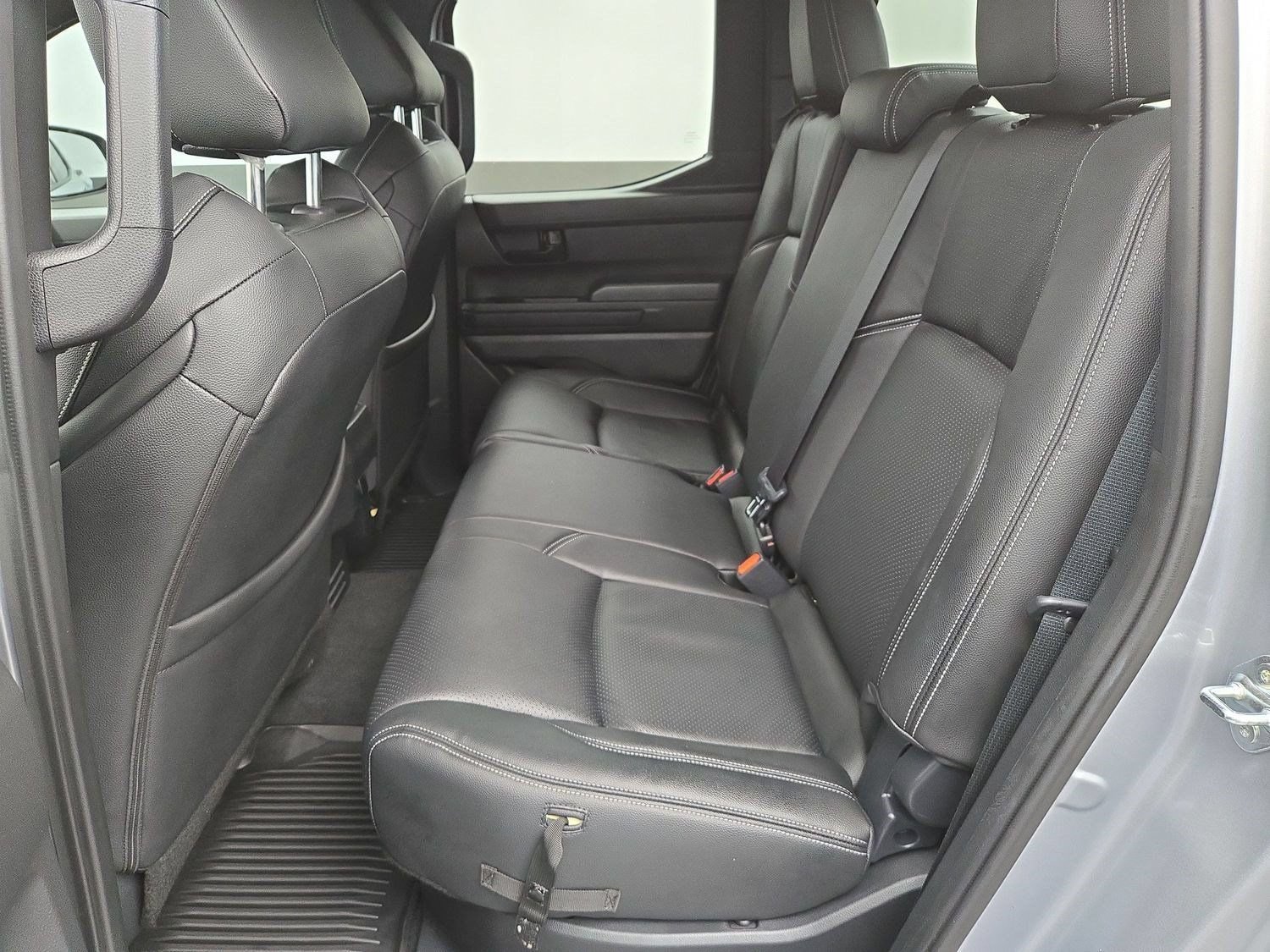 Certified 2025 Toyota Tacoma SR5 AWD/4WD image 17