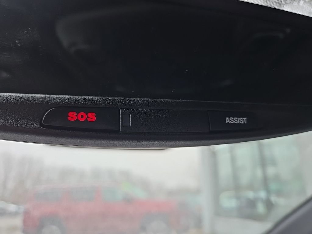 Used 2025 Chrysler Pacifica Limited image 71