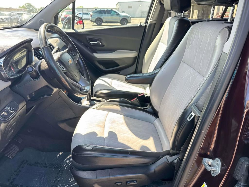 Used 2021 Chevrolet Trax LT w/ Driver Confidence Package image 24