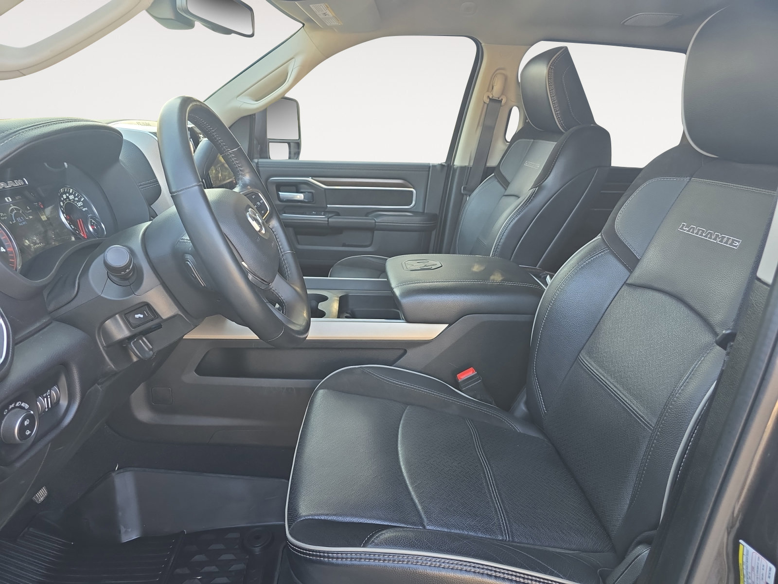 Used 2024 RAM 3500 Laramie w/ Towing Technology Group image 21