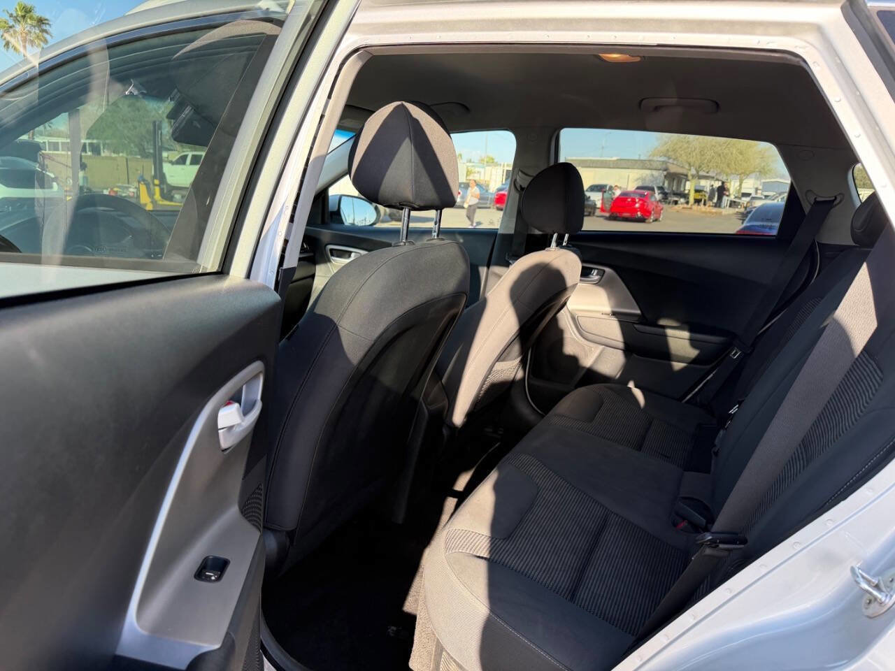 Used 2020 Kia Niro LX image 18