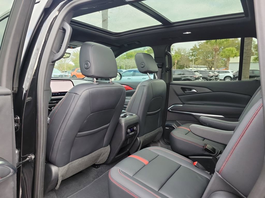 Used 2024 Chevrolet Traverse RS image 16