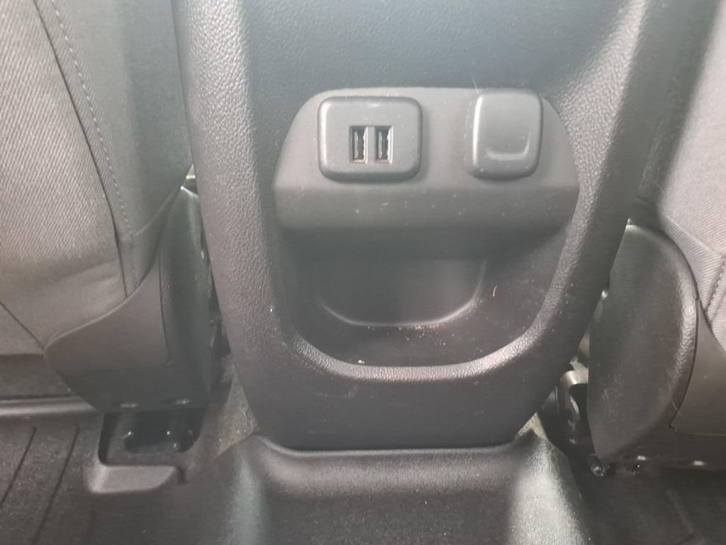 Used 2015 Chevrolet Colorado LT w/ LT Convenience Package RWD image 14