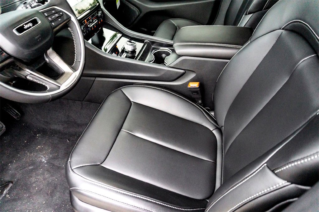 New 2025 Jeep Grand Cherokee Limited w/ MOPAR Finishing Package image 10